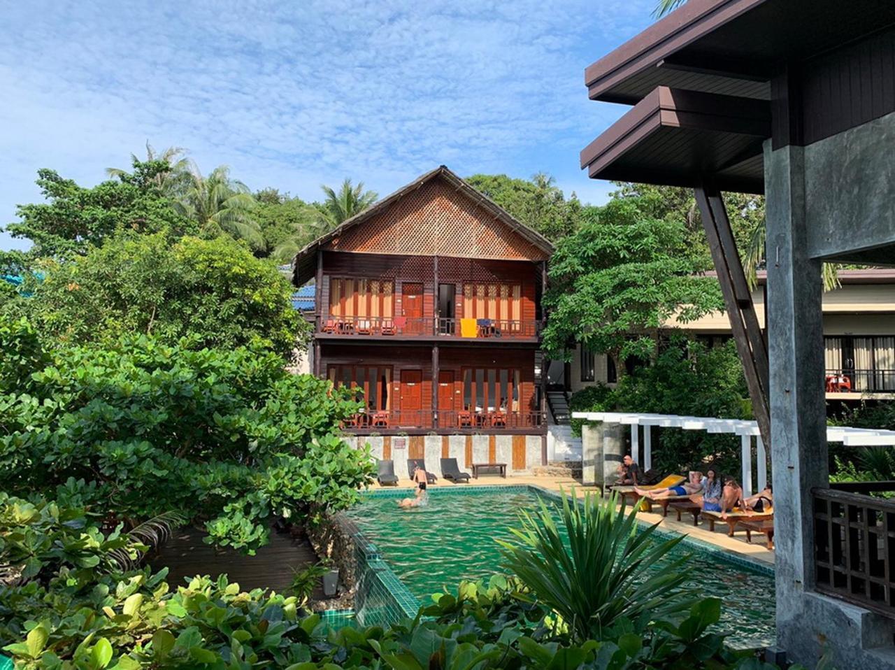 West Coast Beach Resort Ko Pha Ngan Exterior photo